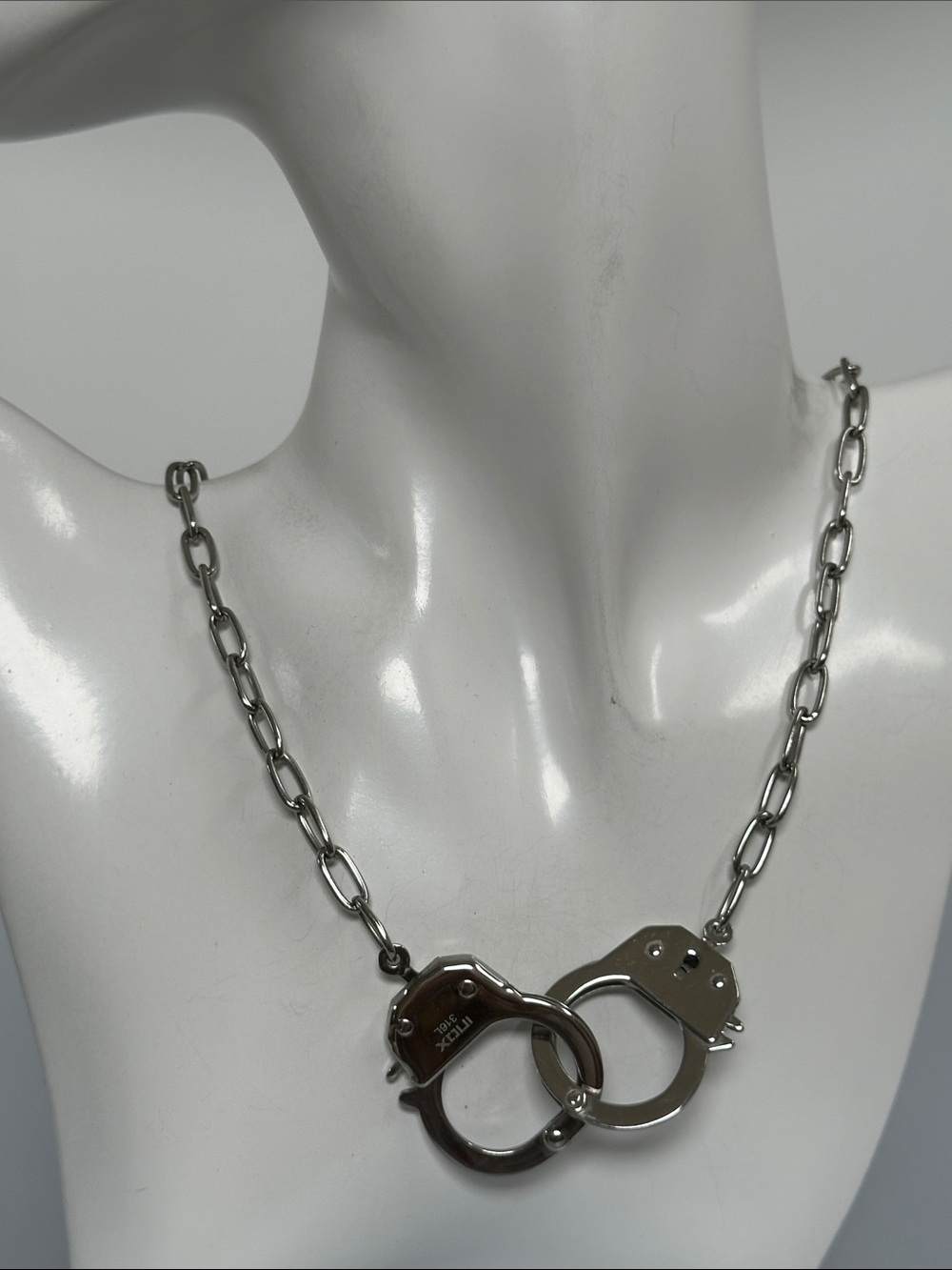 INOX 316L stainless steel
  Handcuff Link Pendant Necklace